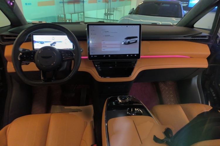 Used Geely Galaxy LEVC L380 2024 140-Degree 6-Seater All-Wheel-Drive Ultra