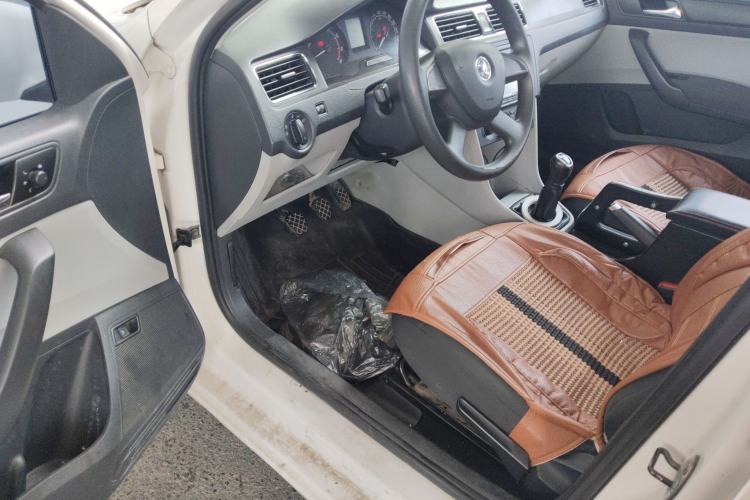 Used Skoda Rapid 2013 1.6L Manual Smart Selection Model
