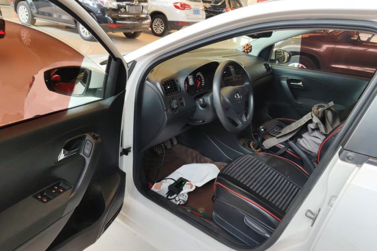 Used Volkswagen Polo 2016 1.4L Manual Fashion Model Driver Seat