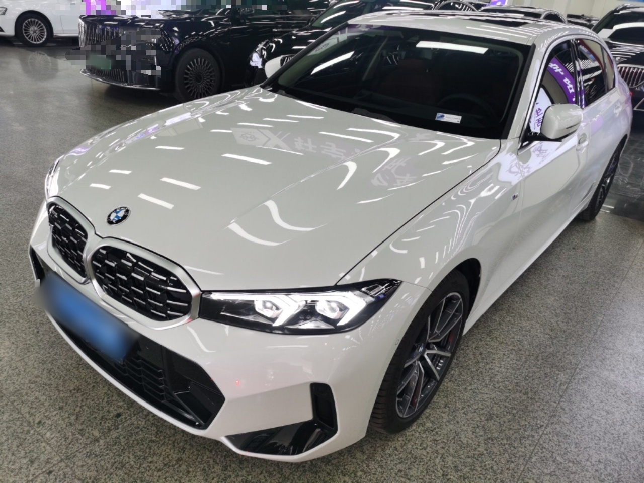 تحت مقدمة السيارة