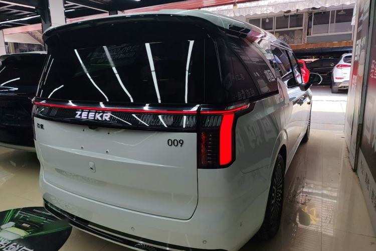 Used Zeekr 009 2024 Six-Seat Executive Version 4WD 108 kWh
