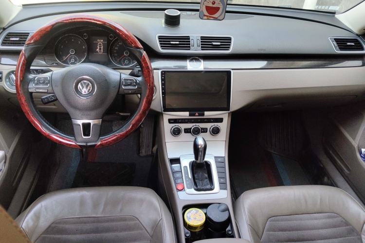 Used Volkswagen Magotan 2012 Revised Version 2.0 TSI Supreme Edition Center Console