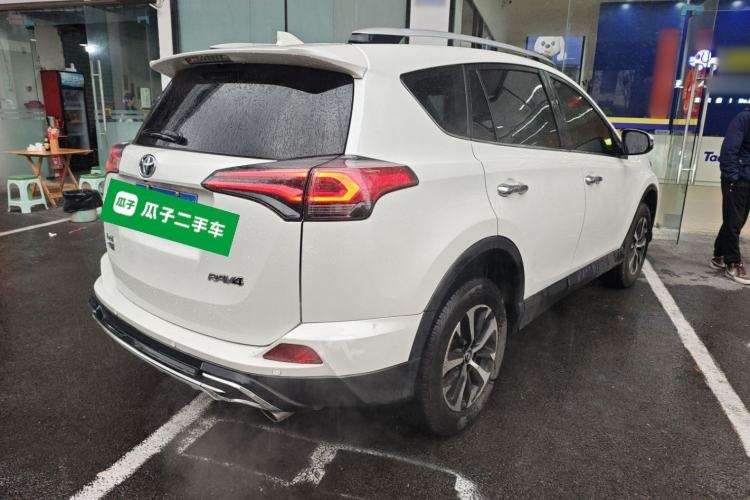 Used Toyota RAV4 2016 2.0L CVT Two-Wheel Drive Fashion Edition China V Standard