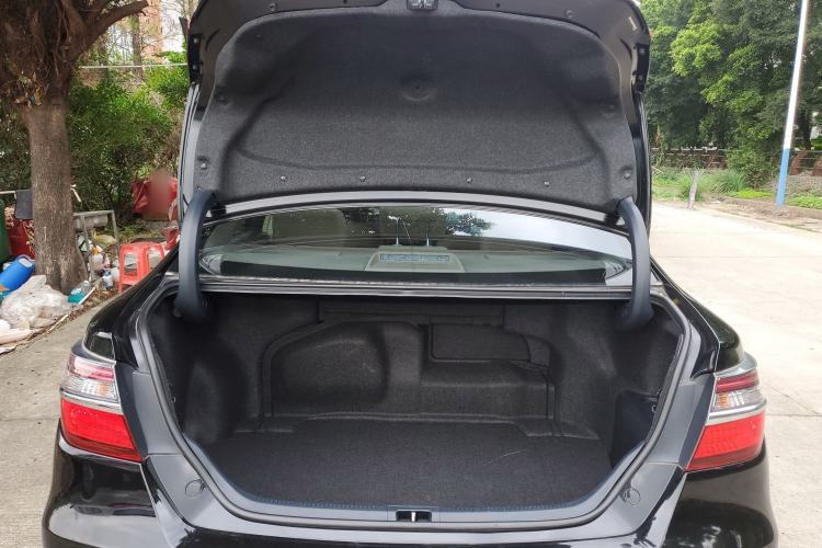 Used Toyota Camry 2015 Dual-Engine 2.5 HG Luxury Navigation Edition Trunk