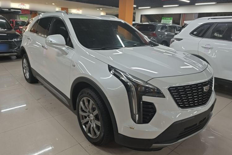 Used Cadillac XT4 2018 28T Two-Wheel Drive Leading Version Front Right 45 Deg