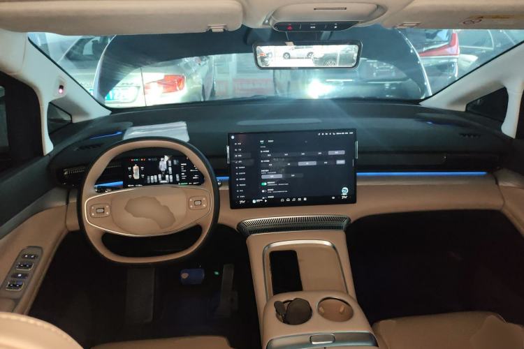 Used XPeng X9 2024 702 Ultra-Long Range Max Center Console