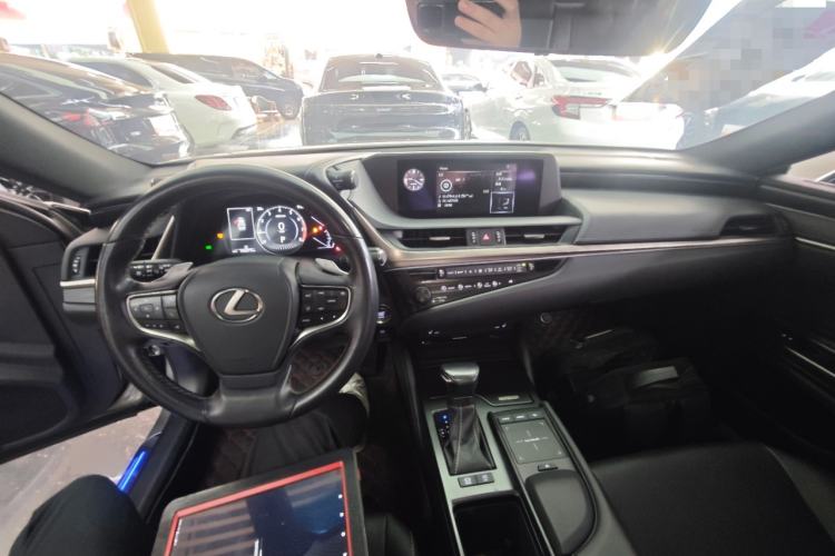 Used Lexus ES 2018 200 Excellence Edition China V Standard
