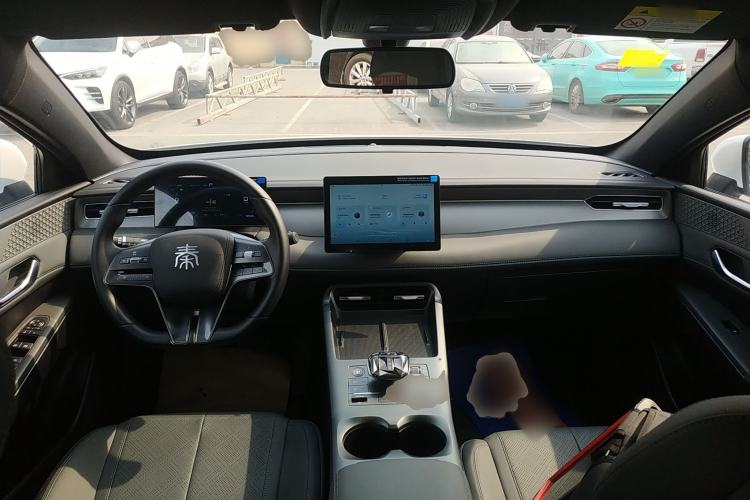 Used BYD Qin PLUS 2025 DM-i Smart Drive 55KM Leading Model Center Console