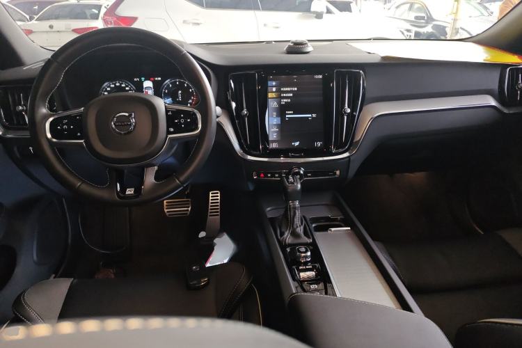 Used Volvo S60 2020 T4 Zhiyuan Luxury Edition Center Console