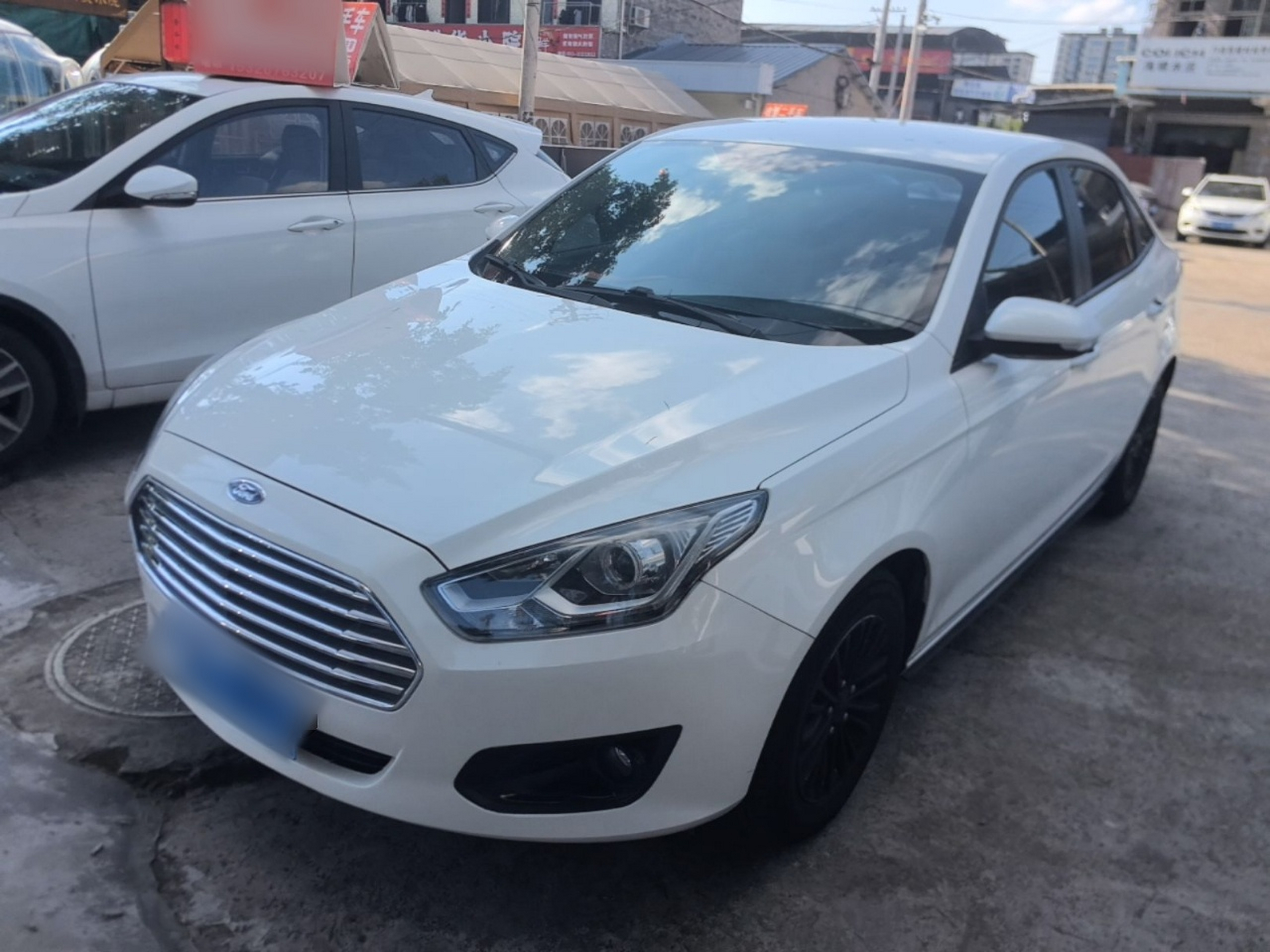 Под передней частью автомобиля