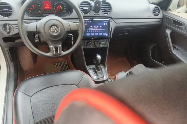 Used Volkswagen Jetta 2015 1.6L Automatic Fashion Model Center Console