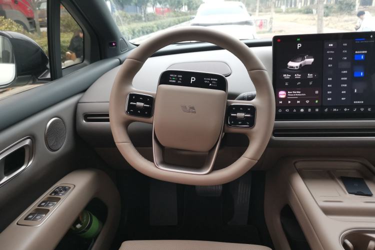 Used Li Auto Li Auto i6 2025 Model Four-Wheel-Drive Standard Type
