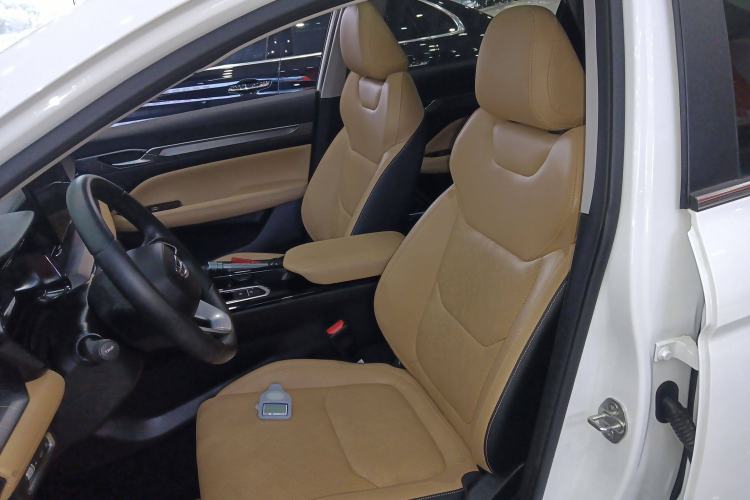 Used Geely Auto Emgrand L HiP 2024 Champion Edition 1.5TD-DHT Pro 100KM Excellence Model
