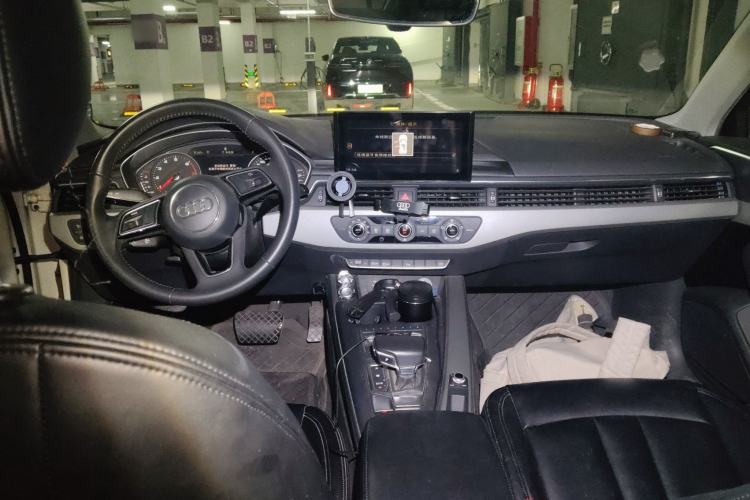 Used Audi A4L 2018 30th Anniversary Edition 40 TFSI Trendy Model Interior 2