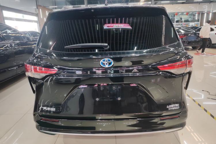 Used Toyota Sienna 2023 2.5L Hybrid Deluxe Edition