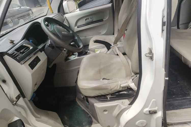 Used Jinbei New Hiace X30L CNG 2023 100L CNG Wealth Edition Bus 6/7-Seater Central Air-Conditioned Model SWCC15M Left Front Seat