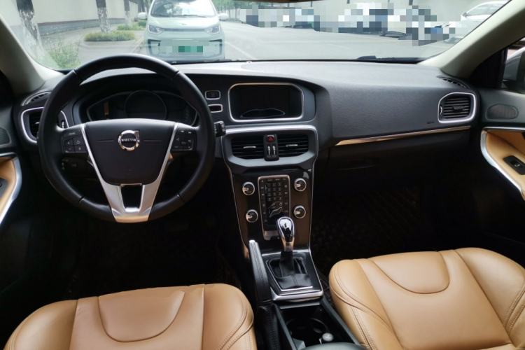 Used Volvo V40 2018 T3 Zhiyi Edition Center Console