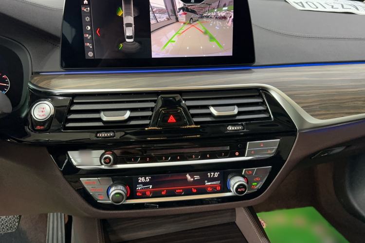 Used BMW 5 Series 2019 530Li xDrive Luxury Package Audio And AC Panel