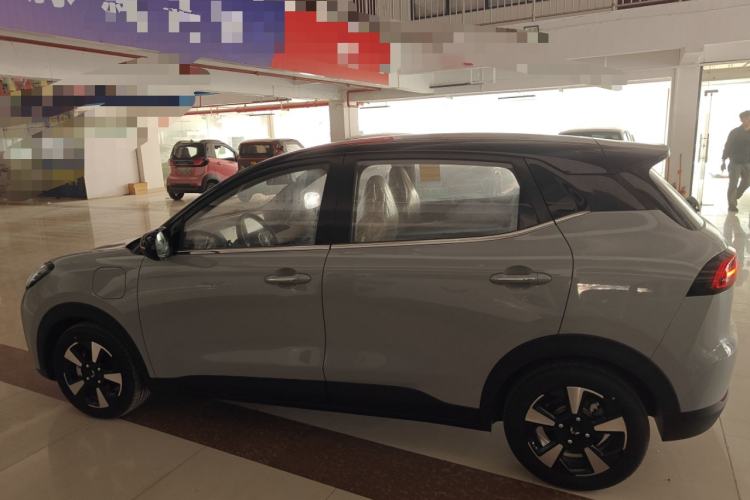 Used Wuling Bingo PLUS 2024 330 km Range Five-Seater Version
