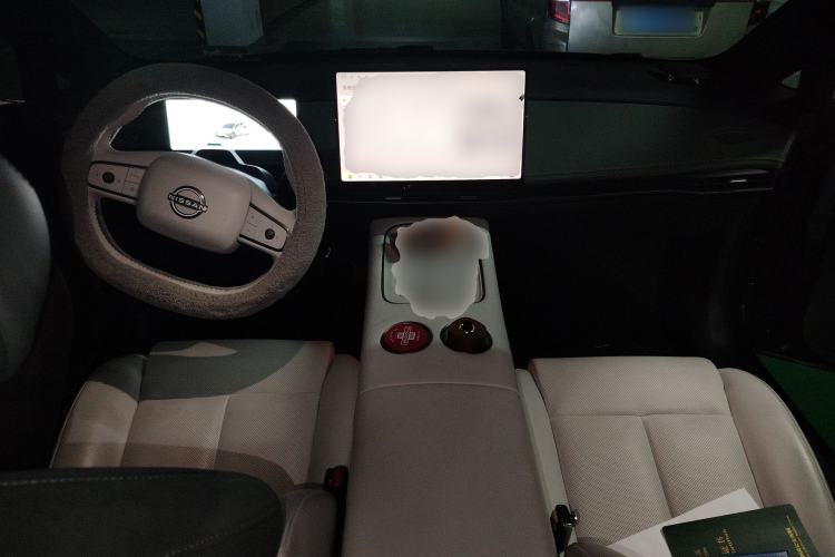 Used Nissan N7 2025 625 Max Center Console