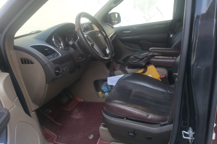 Used Chrysler Grand Voyager 2013 3.6L Luxury Edition Left Front Seat