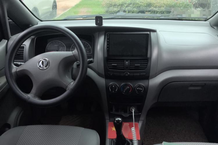 Used Dongfeng Shuaike 2011 1.6L Manual Commercial 5-Seater Center Console