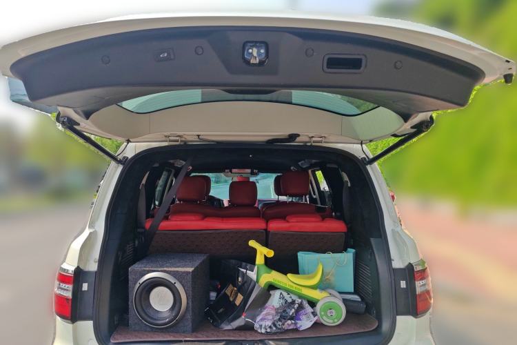 Used Nissan Patrol 2018 4.0L LinkedIn Edition Trunk