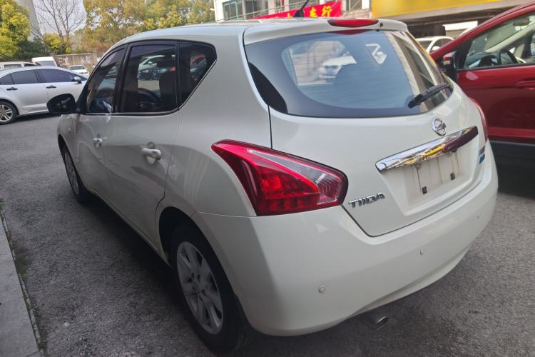 Used Nissan Tiida 2014 1.6L CVT Cool Cafe Edition
