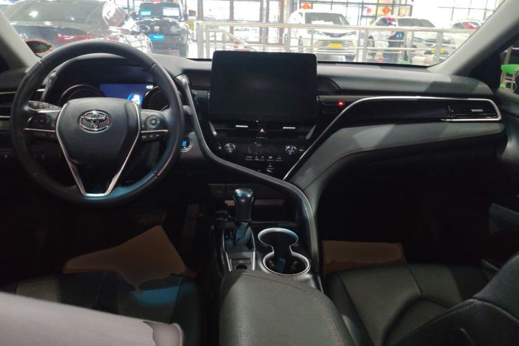 Used Toyota Camry 2021 2.0G Luxury Edition Center Console