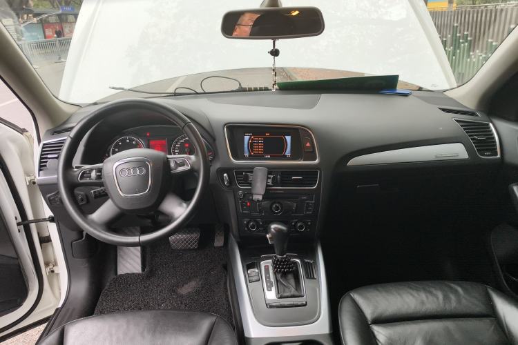 Used Audi Q5 2012 2.0TFSI Technology Model Center Console