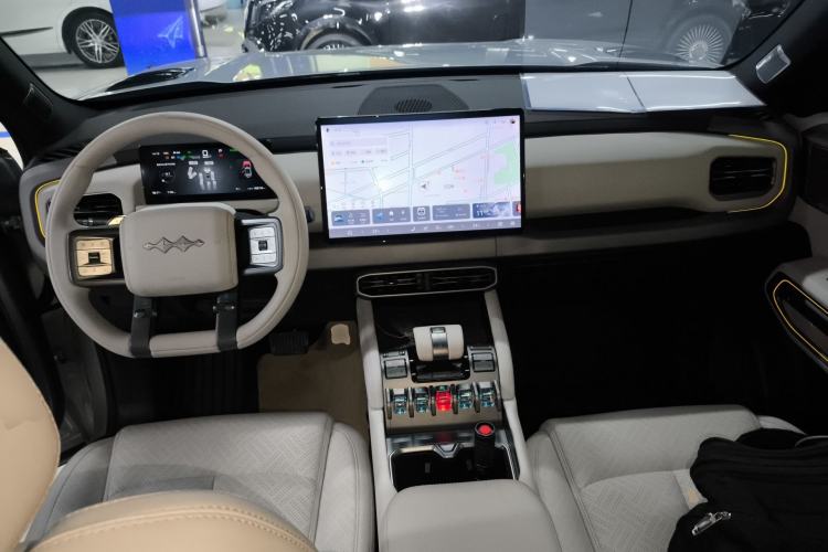 Used Formula Leopard Titanium 3 2025 501KM All-Wheel Drive Intelligent Driving Ultra Version Center Console