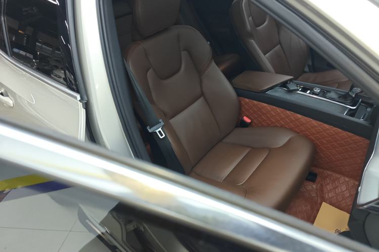 Used Volvo XC60 2021 T5 4x4 Smart Luxury Edition