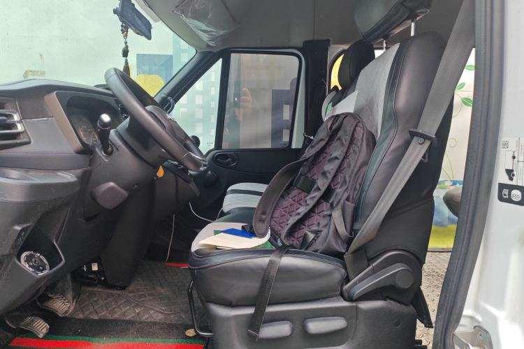 Used JMC Fushun 2022 2.0T Manual Multi-Function Passenger Vehicle Short Wheelbase Mid-Height Roof 6-Seater
