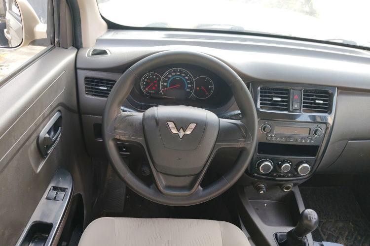 Used Wuling Rongguang V 2016 1.5L Standard Version
