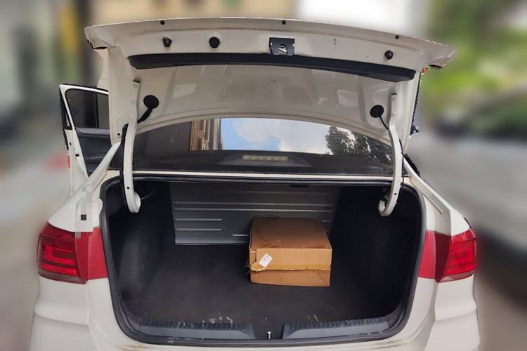 Used Volkswagen Santana 2016 1.6L Automatic Fashion Edition Trunk