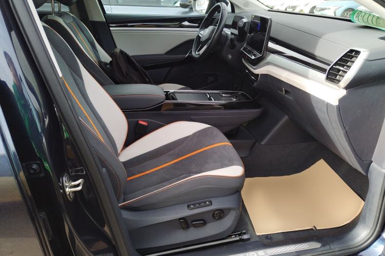 Used Volkswagen ID.6 CROZZ 2022 High-Performance PRIME Edition Right Front Seat