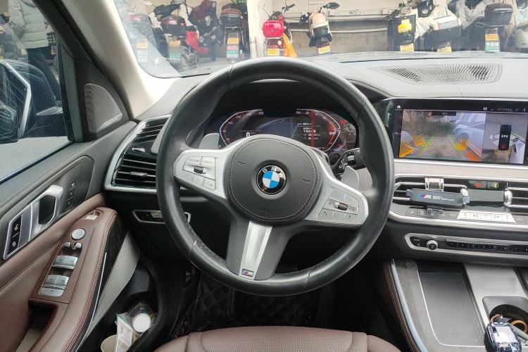 Used BMW X5 2022 xDrive 30Li Luxury M Sport Package
