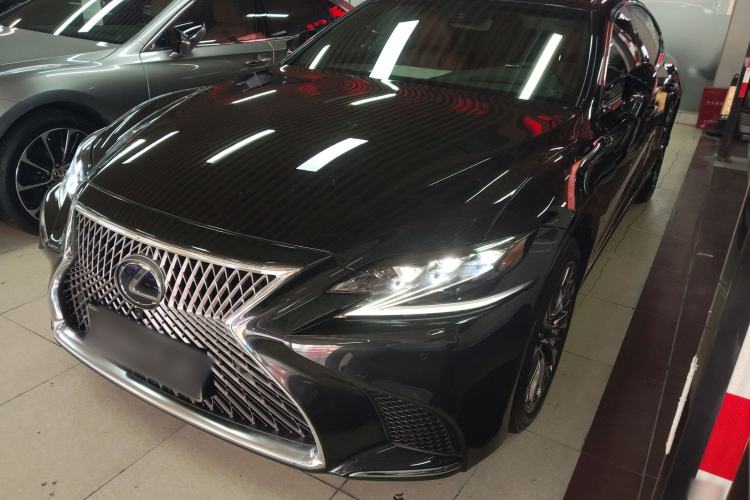 Used Lexus LS 2018 500h Executive Edition China VI