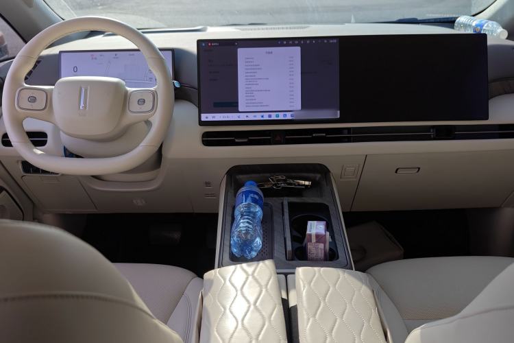 Used Wey Gaoshan 2025 Four-Wheel Drive Alpine 8 Center Console