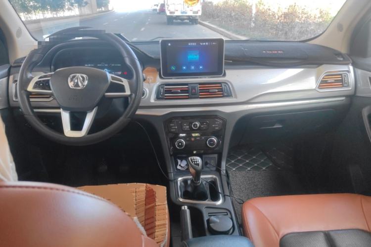 Used BAIC Weiwang M50F 2017 1.5L Luxury Model Center Console