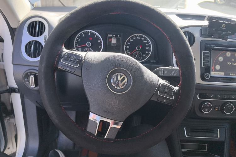 Used Volkswagen Tiguan 2015 1.8TSI Automatic Two-Wheel Drive Luxury Model Steering Wheel