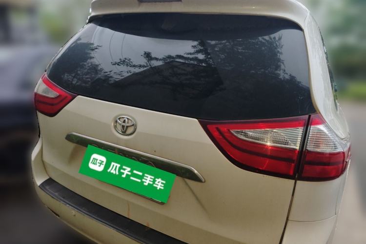 Used Toyota SIENNA  Rear