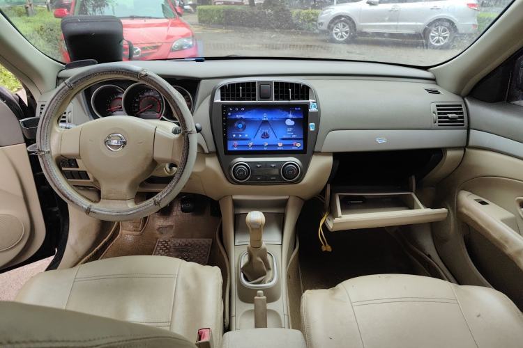 Used Nissan Sylphy 2012 Classic 1.6XE Manual Comfort Edition Center Console