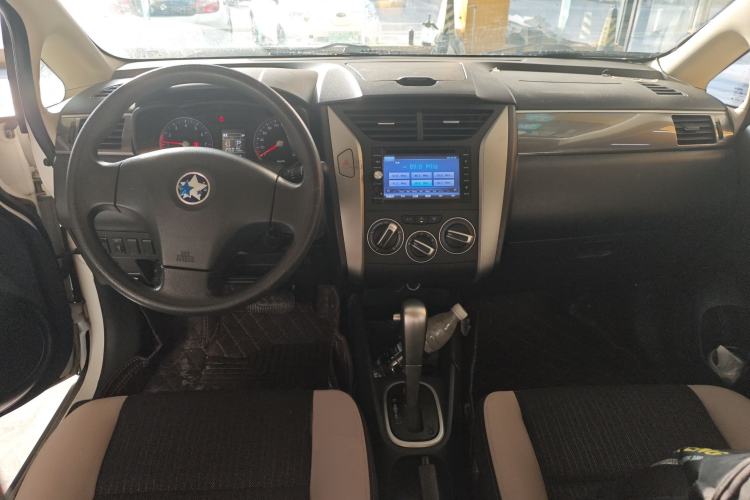 Used Venucia R50X 2015 1.6L Automatic Trend Edition