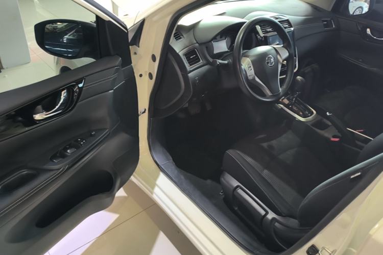 Used Nissan Tiida 2016 1.6L CVT Cool Dynamic Edition