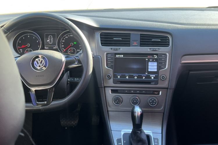 Used Volkswagen Golf 2015 1.4TSI Automatic Comfort Model
