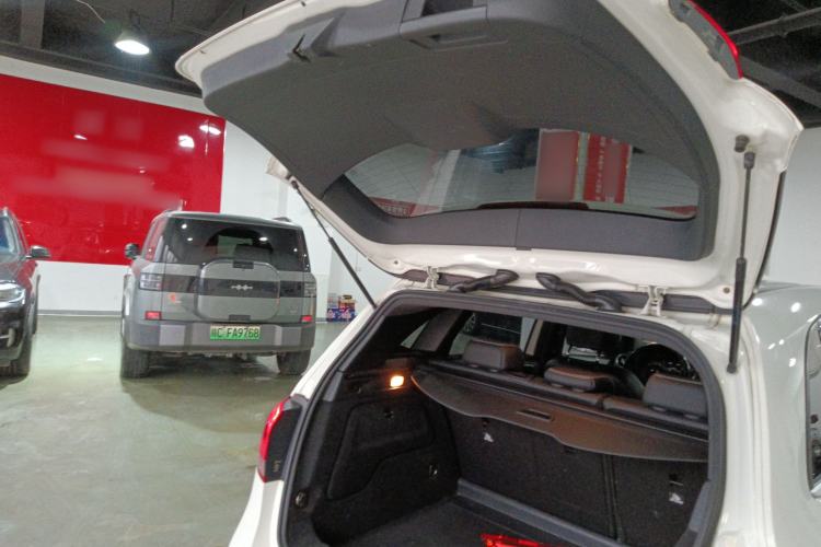 Used Mercedes-Benz B-Class 2015 B 200 Sport Edition Trunk