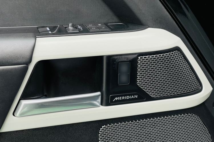 Used Land Rover Defender 2023 Facelift 90 3.0T P400 XS Interior 3