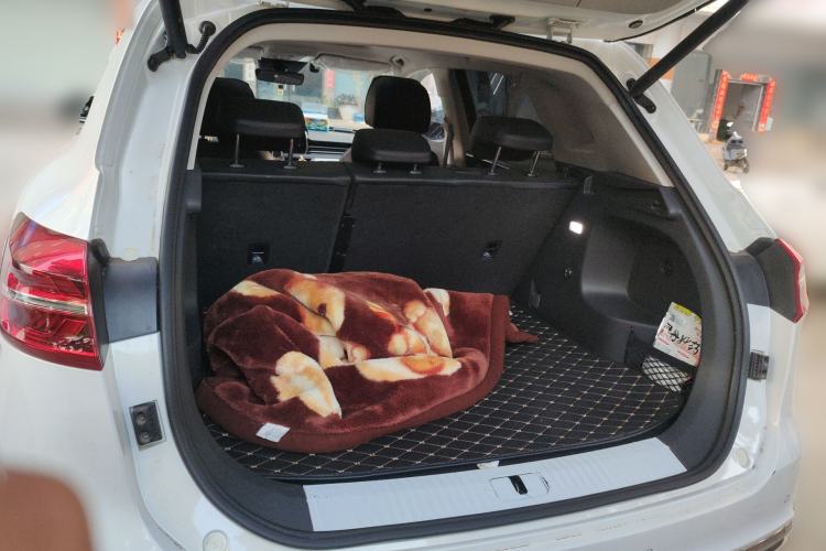 Used Hongqi HS5 2022 Facelifted Version 2.0T Smart Connect Flagship All-Wheel-Drive Edition Trunk