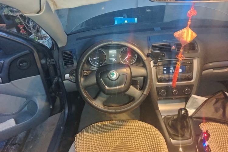 Used Skoda Octavia 2012 1.6L Manual Eado Edition Steering Wheel